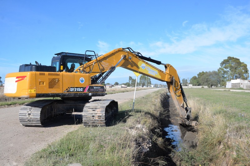 Mantenimiento vial e hidr�ulico en distintos puntos del Partido